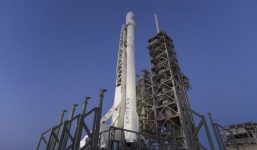 Tên lửa tự hạ cánh của tỷ phú Elon Musk lần đầu tái sử dụng thành công